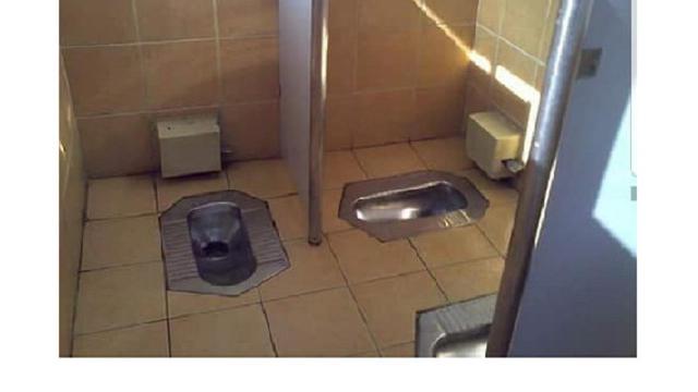 Bentuk kloset absurd  © berbagai sumber