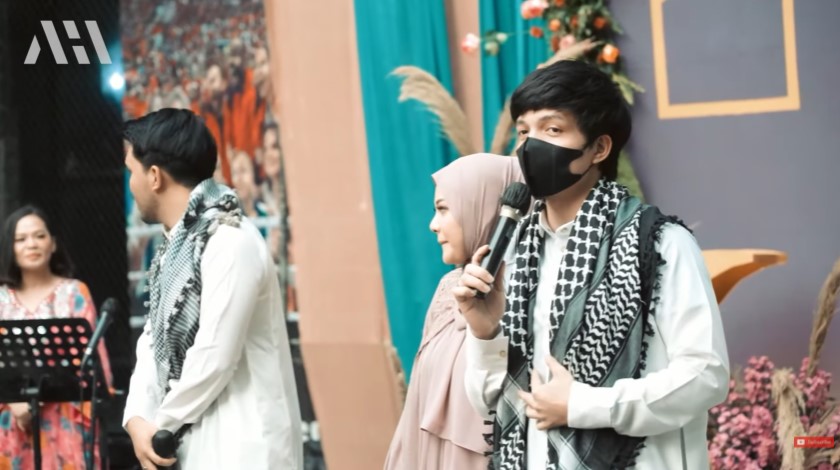 Momen Atta Halilintar bagi THR ke karyawan © YouTube