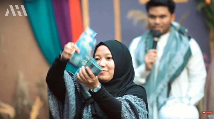 Momen Atta Halilintar bagi THR ke karyawan © YouTube