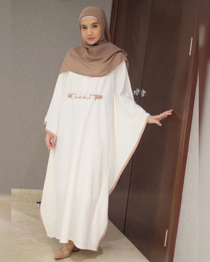 Inspirasi kaftan untuk wanita hijab © Instagram