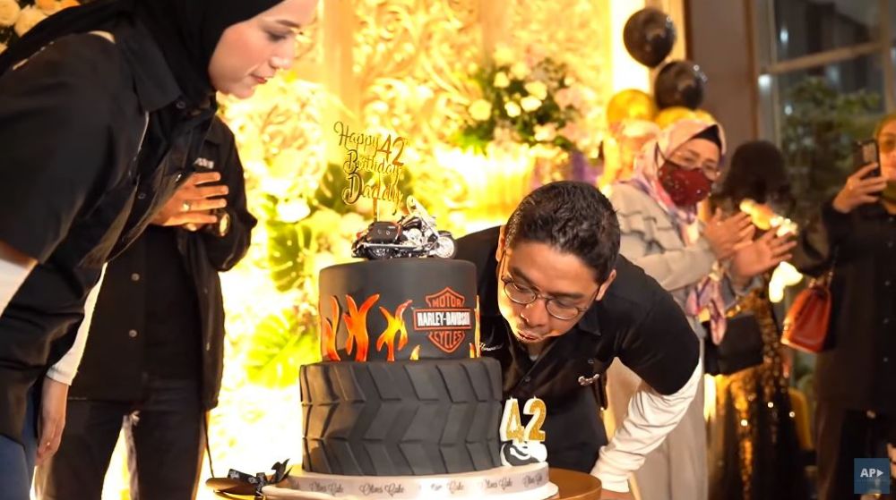 11 Kue ulang tahun keluarga Pasha Ungu, desainnya bikin tak tega makan