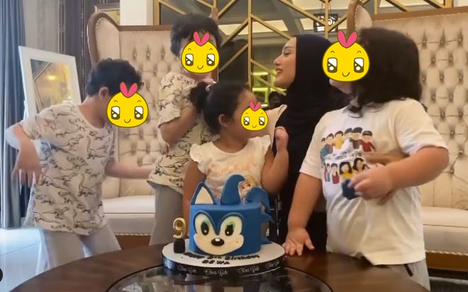 11 Kue ulang tahun keluarga Pasha Ungu, desainnya bikin tak tega makan