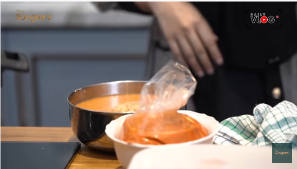 13 Langkah Zaskia Sungkar bikin semur ketupat khas Betawi, bikin nagih