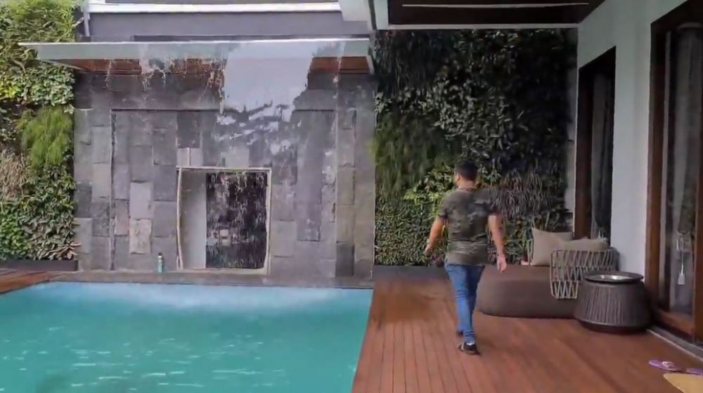 Potret halaman belakang Rachel Venya usai renovasi © berbagai sumber Potret halaman belakang Rachel Venya usai renovasi © berbagai sumber