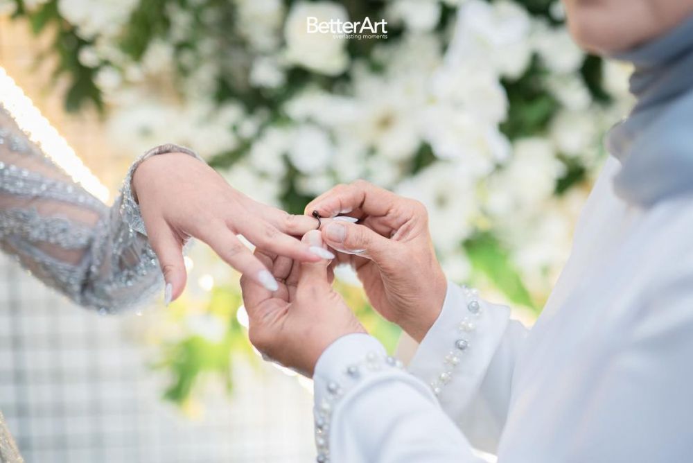 Momen lamaran Adinda Azani dan Armand Zachary © berbagai sumber Momen lamaran Adinda Azani dan Armand Zachary © berbagai sumber