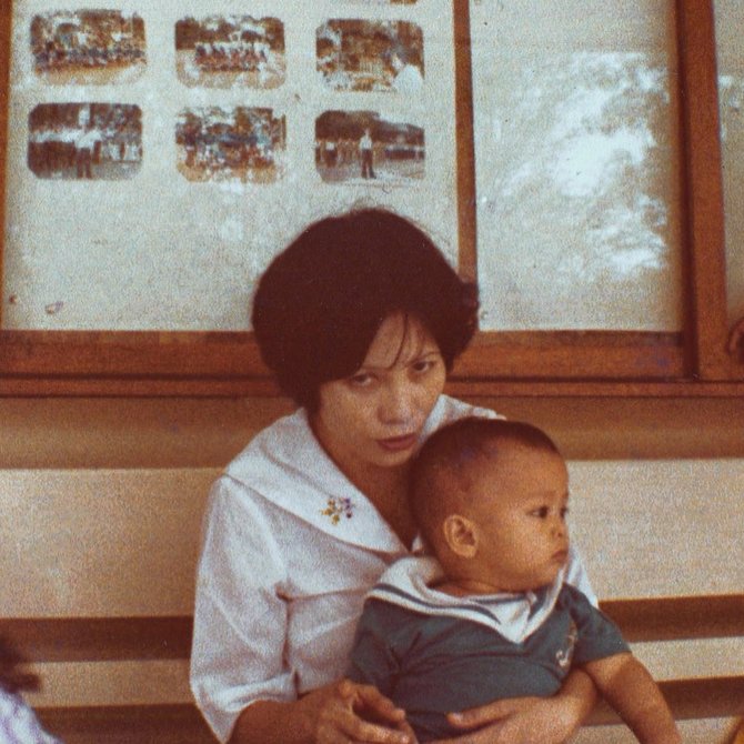 Potret lawas penyanyi bareng keluarga © berbagai sumber Potret lawas penyanyi bareng keluarga © berbagai sumber