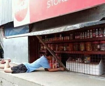 lapak dagang nyaris menipu mata © Twitter