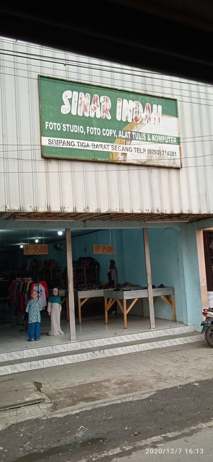 lapak dagang nyaris menipu mata © Twitter