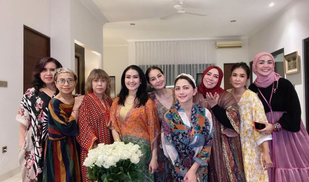 Beda gaya 11 seleb saat buka bersama © 2022 brilio.net