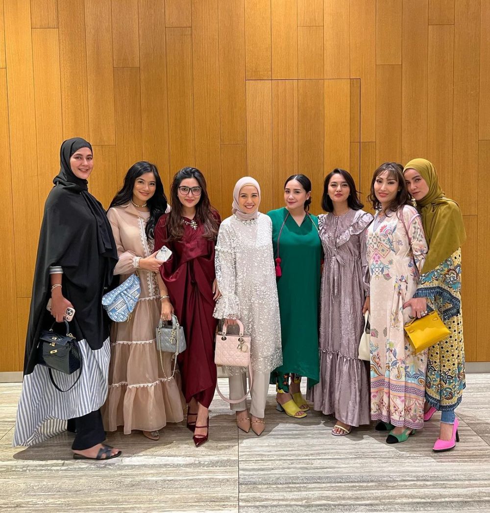 Beda gaya 11 seleb saat buka bersama © 2022 brilio.net