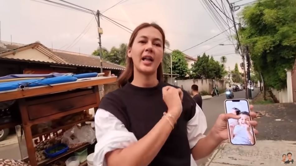  foto wallpaper HP 12 seleb berbagai sumber