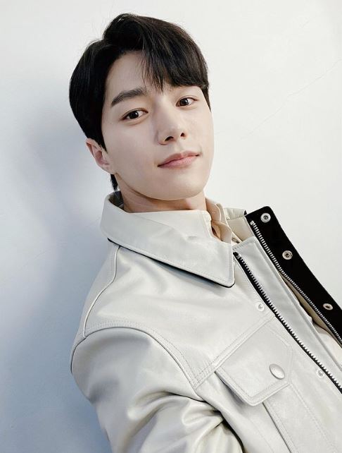 idol K-Pop nama panggung 1 huruf berbagai sumber