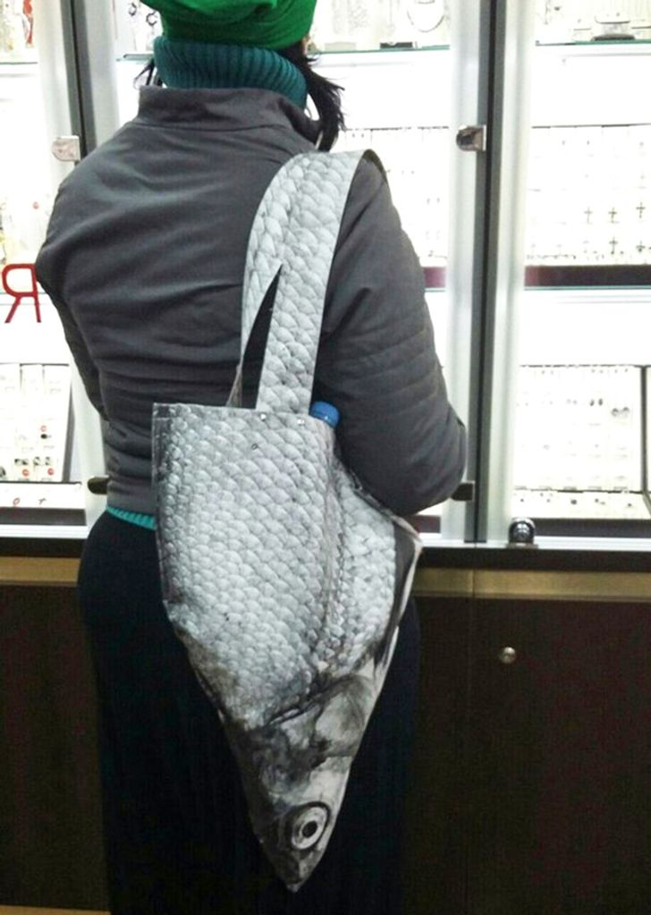 fashion nyeleneh tempat umum © berbagai sumber