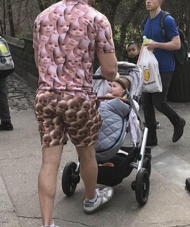 fashion nyeleneh tempat umum © berbagai sumber