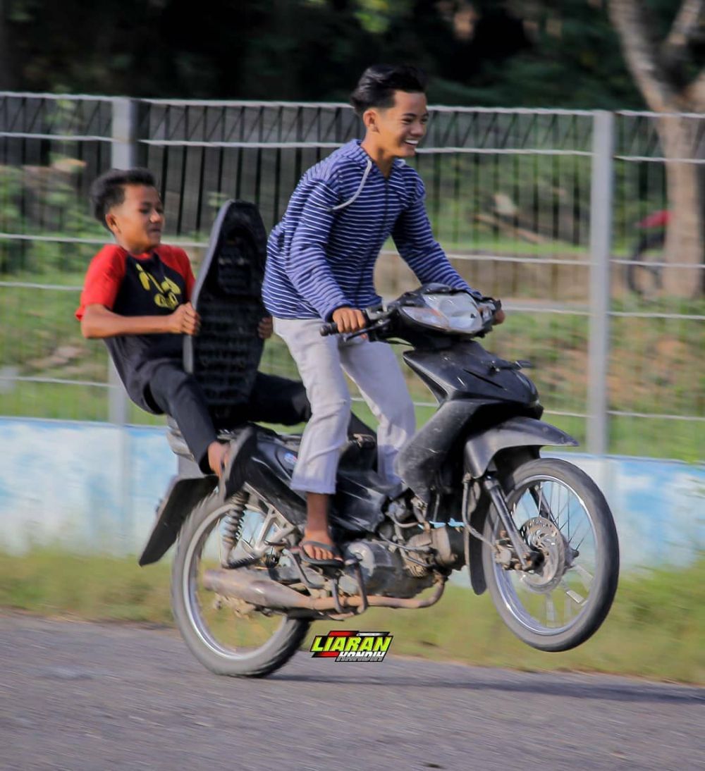 detik detik sebelum jatuh dari motor © 1cak detik detik sebelum jatuh dari motor © 1cak