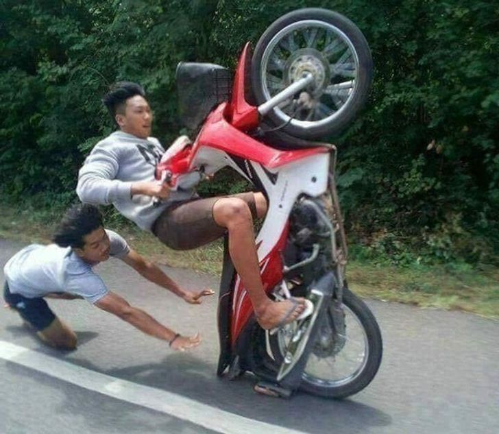 detik detik sebelum jatuh dari motor © 1cak detik detik sebelum jatuh dari motor © 1cak
