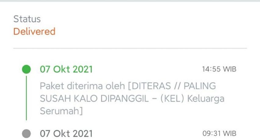 Tulisan kocak kurir isi nama penerima paket © Twitter Tulisan kocak kurir isi nama penerima paket © Twitter