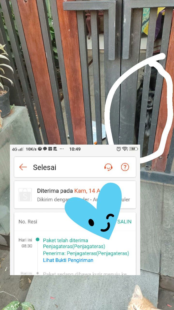 Tulisan kocak kurir isi nama penerima paket © Twitter Tulisan kocak kurir isi nama penerima paket © Twitter