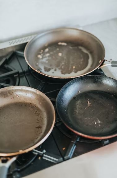 Tanpa disadari, 10 kesalahan memasak ini bikin teflon cepat rusak