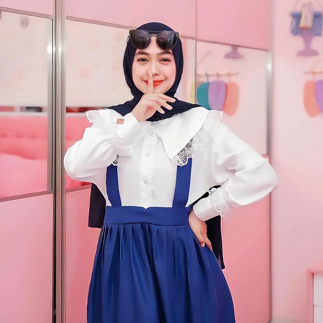 Inspirasi OOTD Lebaran ala Ria Ricis Instagram Inspirasi OOTD Lebaran ala Ria Ricis Instagram