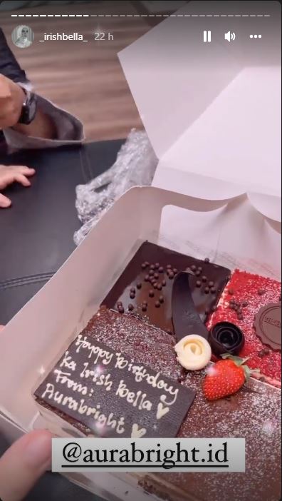 13 Potret kue ultah Irish Bella dari tahun ke tahun, simpel & elegan