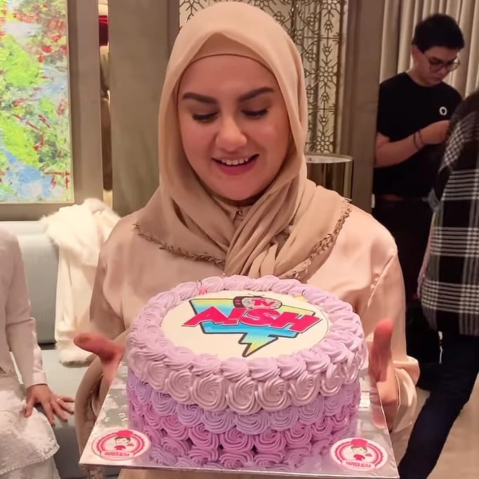 13 Potret kue ultah Irish Bella dari tahun ke tahun, simpel & elegan