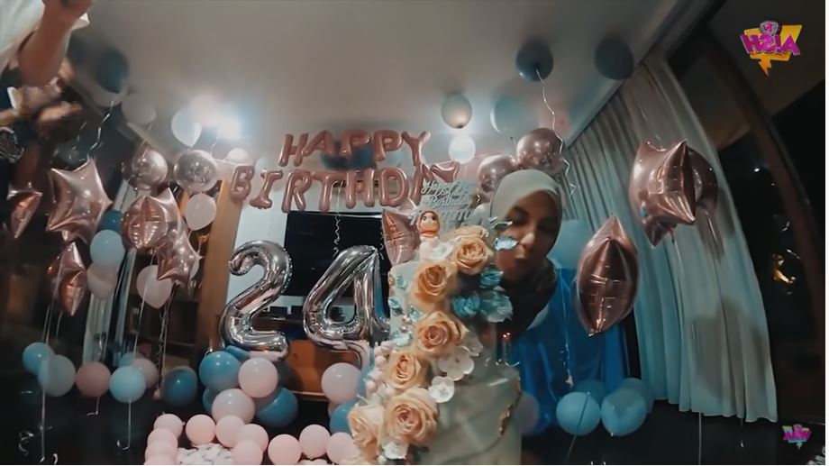 13 Potret kue ultah Irish Bella dari tahun ke tahun, simpel & elegan