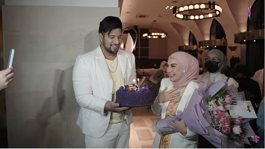 13 Potret kue ultah Irish Bella dari tahun ke tahun, simpel & elegan