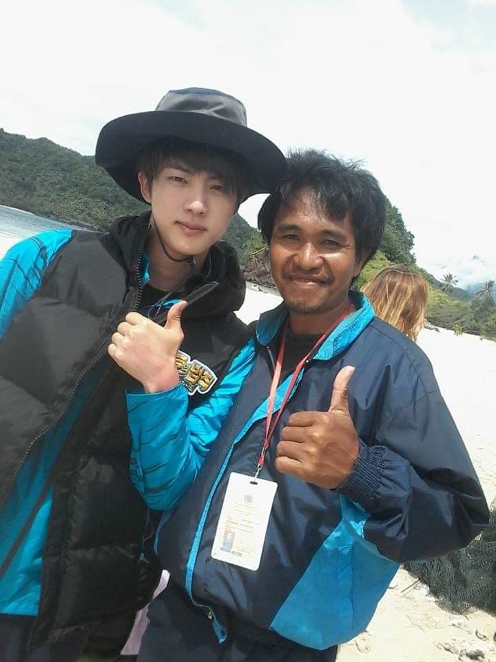 gaya melokal idol K-Pop di Indonesia Berbagai sumber