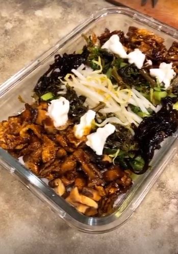 11 Pola makan Nadya Hutagalung ini bikin awet muda di usia 47 tahun