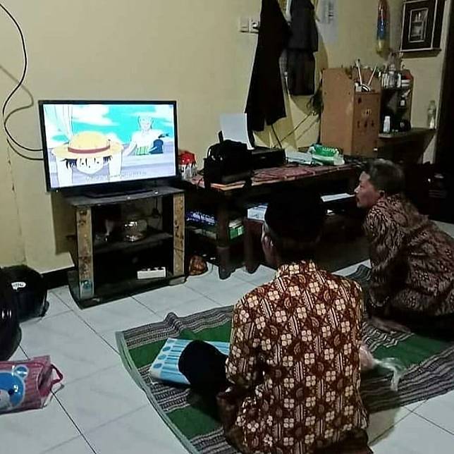 15 Momen lucu menerima tamu pas Lebaran, ada-ada aja tingkahnya