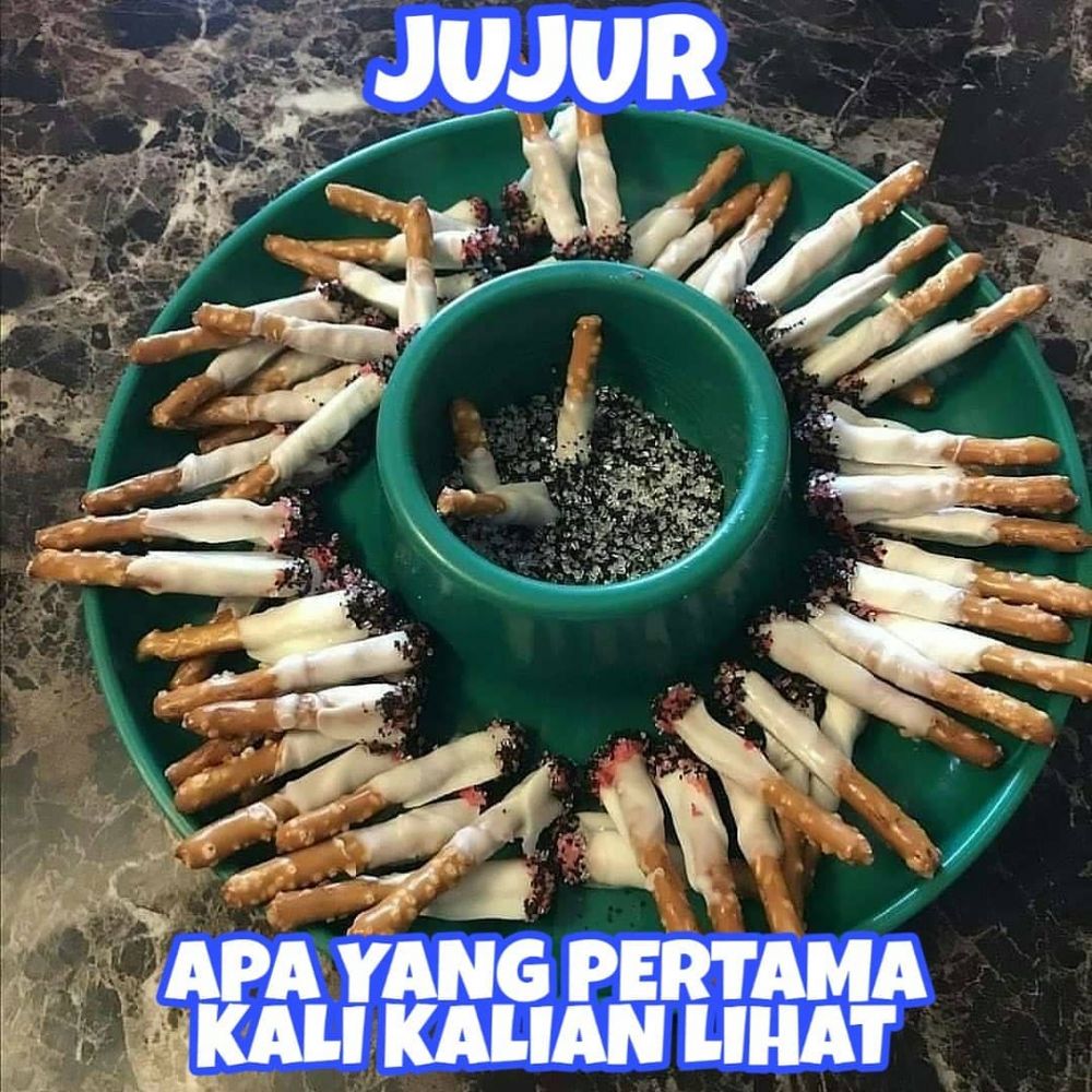 kue kering tapi bentuknya aneh banget © berbagai sumber