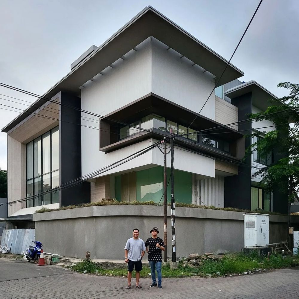 potret halaman belakang rumah arief muhammad © berbagai sumber