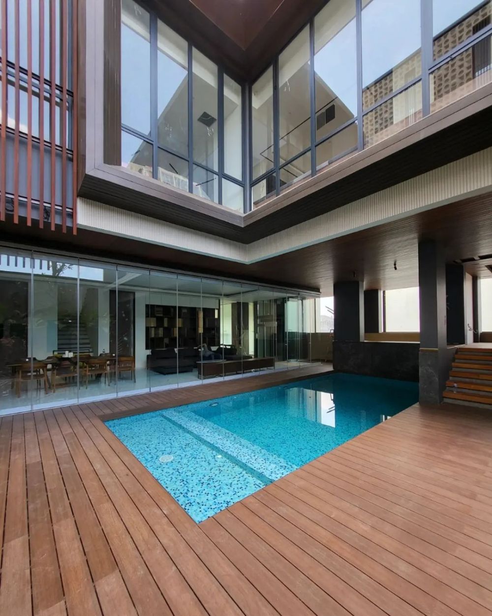 potret halaman belakang rumah arief muhammad © berbagai sumber