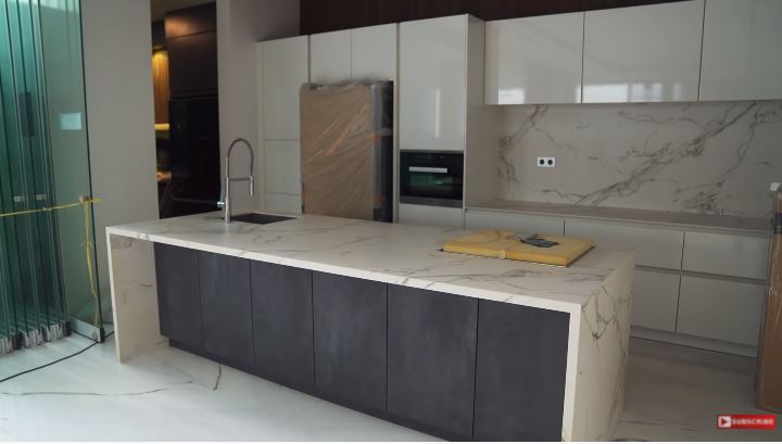 potret halaman belakang rumah arief muhammad © berbagai sumber