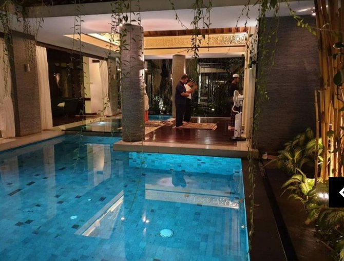 Potret musala rumah seleb © berbagai sumber