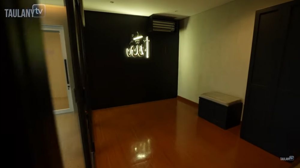 Potret musala rumah seleb © berbagai sumber