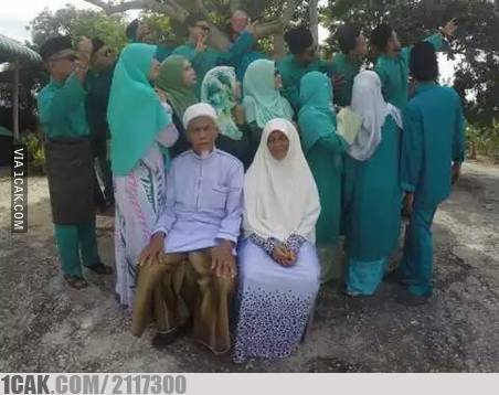 kumpul keluarga jadi lucu abis © 1cak.com kumpul keluarga jadi lucu abis © 1cak.com