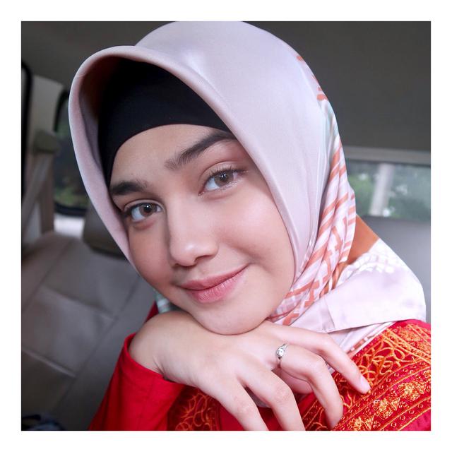 Gaya penampilan Syifa Hadju berhijab © Instagram Gaya penampilan Syifa Hadju berhijab © Instagram