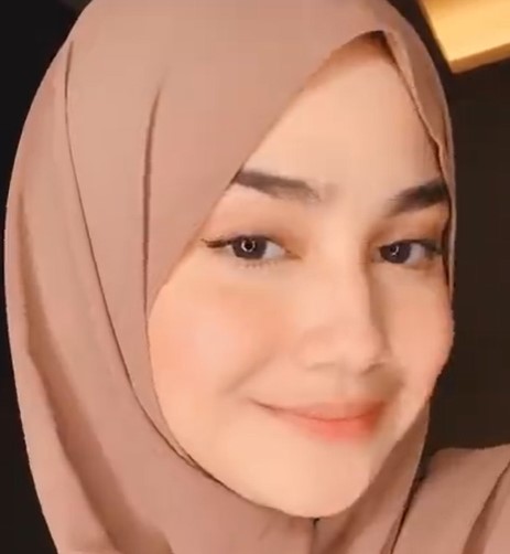 Gaya penampilan Syifa Hadju berhijab © Instagram