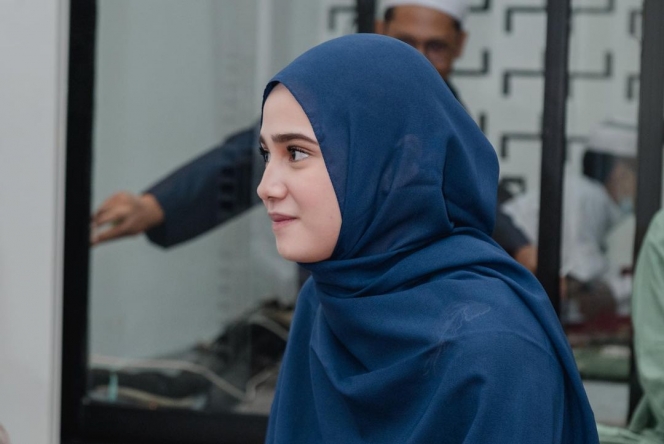 Gaya penampilan Syifa Hadju berhijab © Instagram