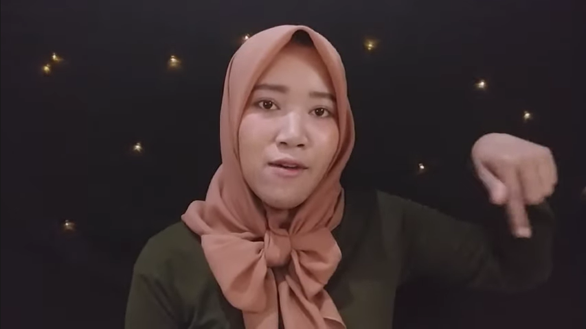 Model hijab stylish untuk Lebaran Berbagai sumber