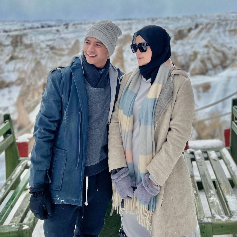 10 Pasangan seleb ini rayakan Lebaran pertama © 2022 brilio.net 10 Pasangan seleb ini rayakan Lebaran pertama © 2022 brilio.net