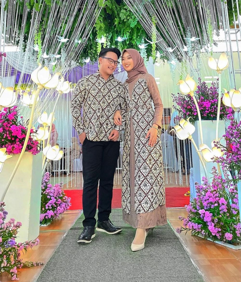 10 Pasangan seleb ini rayakan Lebaran pertama © 2022 brilio.net 10 Pasangan seleb ini rayakan Lebaran pertama © 2022 brilio.net