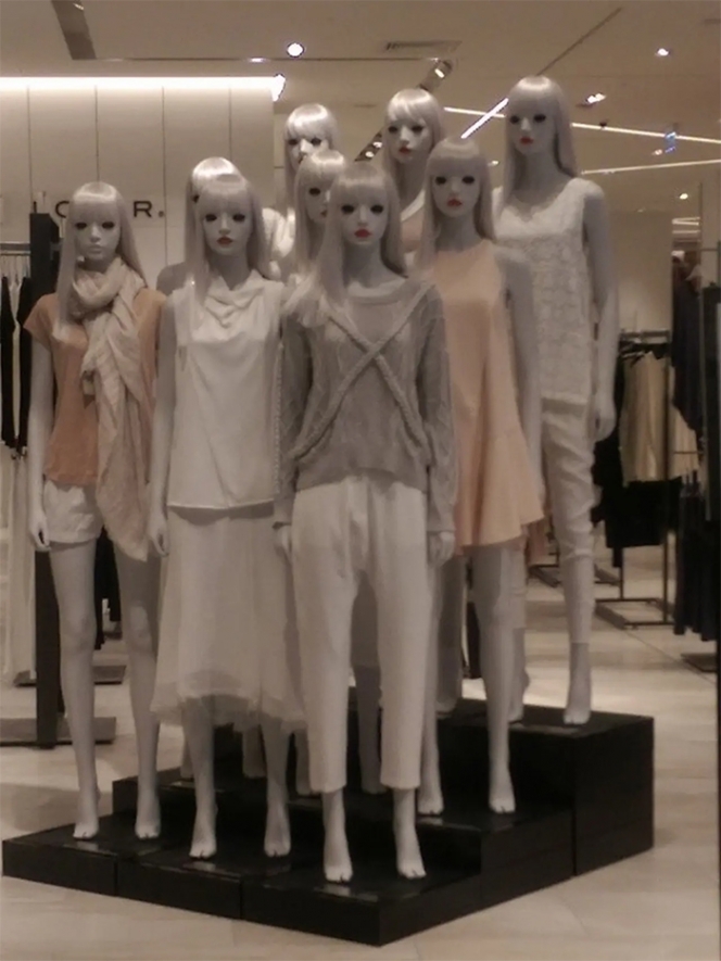 13 Pose absurd manekin © 2022 brilio.net 13 Pose absurd manekin © 2022 brilio.net