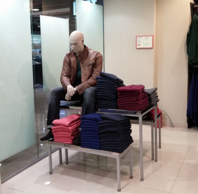 13 Pose absurd manekin © 2022 brilio.net 13 Pose absurd manekin © 2022 brilio.net