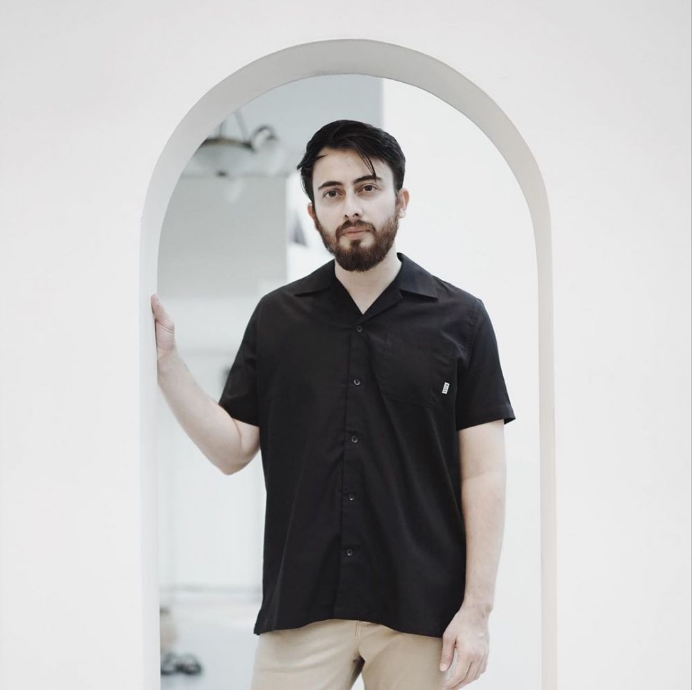 Potret aktor Tanah Air ini pelihara brewok © 2022 brilio.net