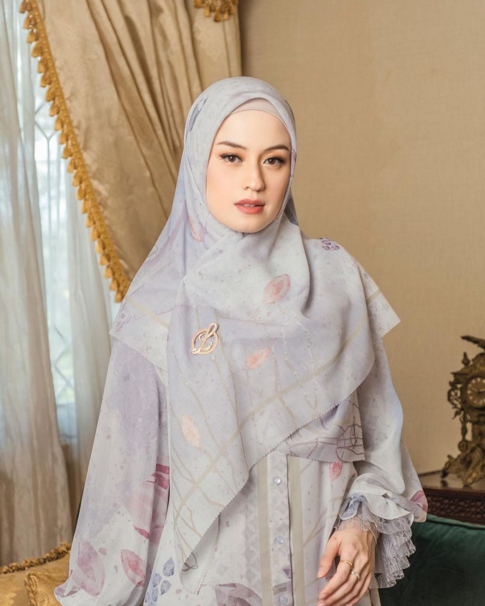 11 Potret anggun Kimberly Ryder pakai hijab, bikin pangling