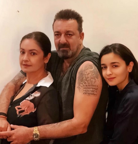 Alia Bhatt dan Pooja Bhatt dari kecil © Instagram