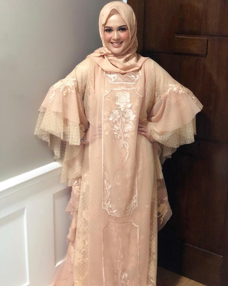 Inspirasi kaftan untuk wanita hijab © Instagram Inspirasi kaftan untuk wanita hijab © Instagram